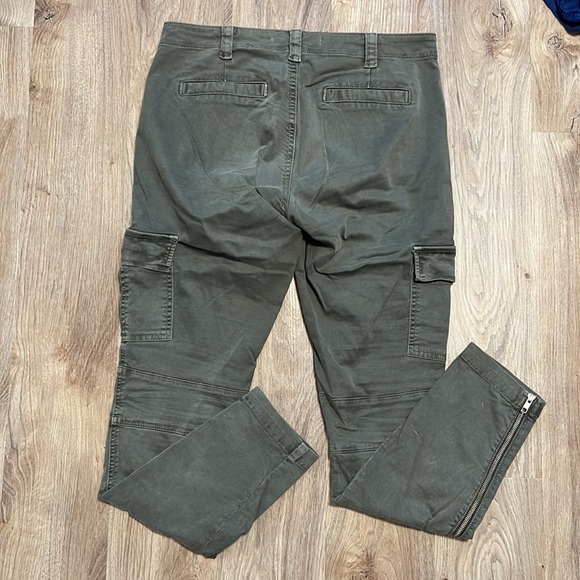 J Brand Maverick Low Rise Cargo Skinny Jeans in Vintage Armadillo Olive - Picture 16 of 16